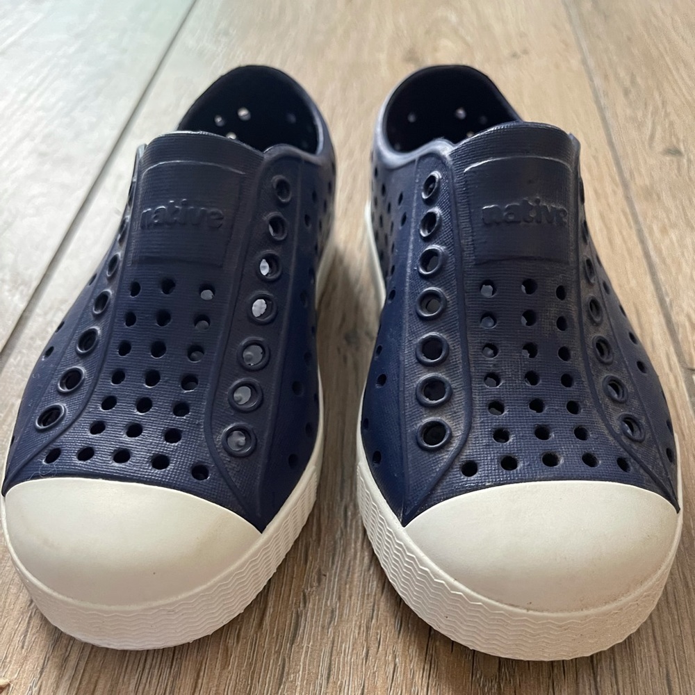 Native unisex shoes size C9